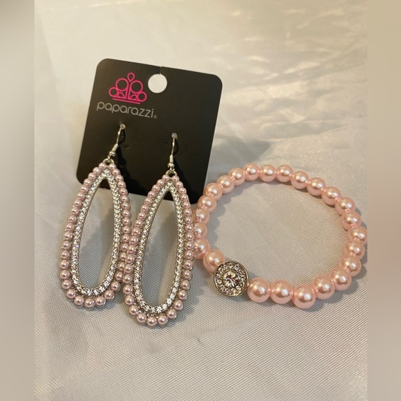 Pretty Pink Earrings Bracelets Bundle Bargain - Picture 3 of 4